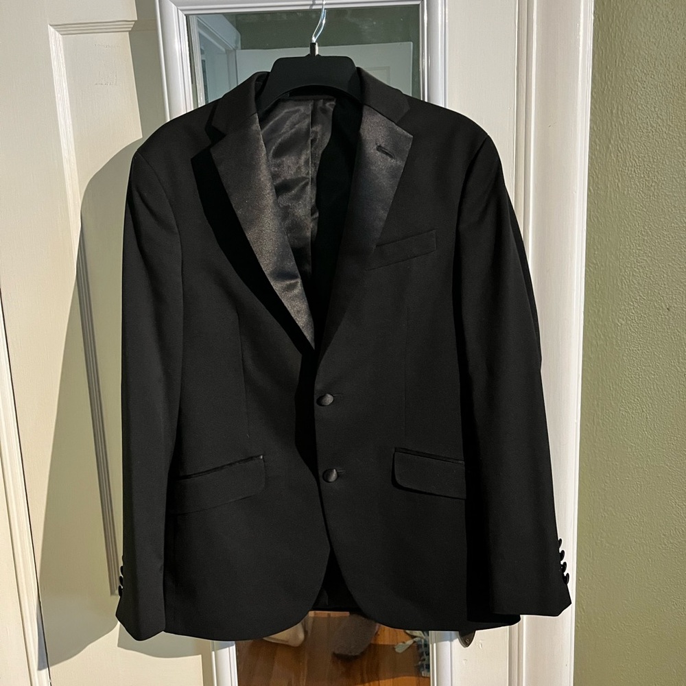 Kenneth Cole Reaction slim fit tuxedo